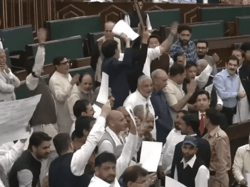 जम्मू-कश्मीर विधानसभा में भाजपा-कांग्रेस विधायकों में हाथापाई