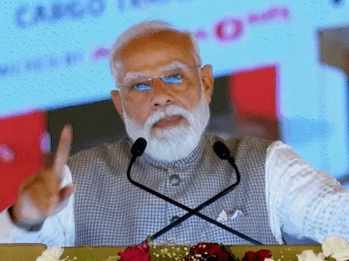 मोदी ने देश के सबसे बड़े एयरपोर्ट का उद्घाटन किया