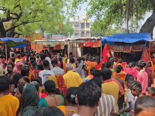 बिहार - नालंदा के मंदिर में भगदड़ 9 की मौत