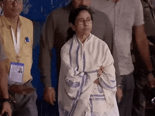 ममता भवानीपुर स्ट्रॉन्ग रूम में 4 घंटे रहीं